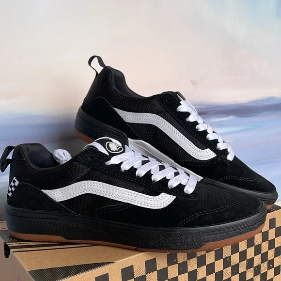 Vans Men’s ZahbaBlack/WhiteVN0007QQBA2Sneakers